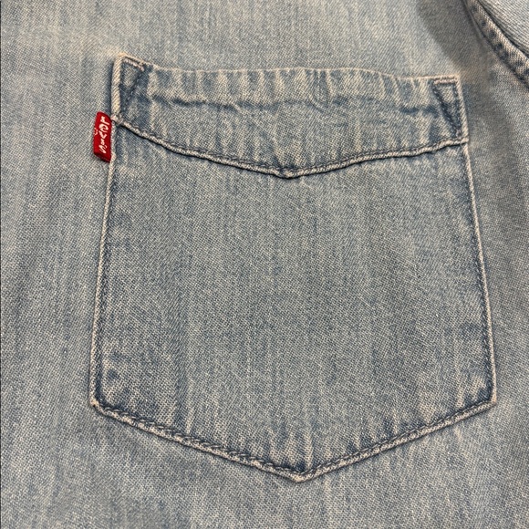 Levi’s Button Down - Picture 2 of 3